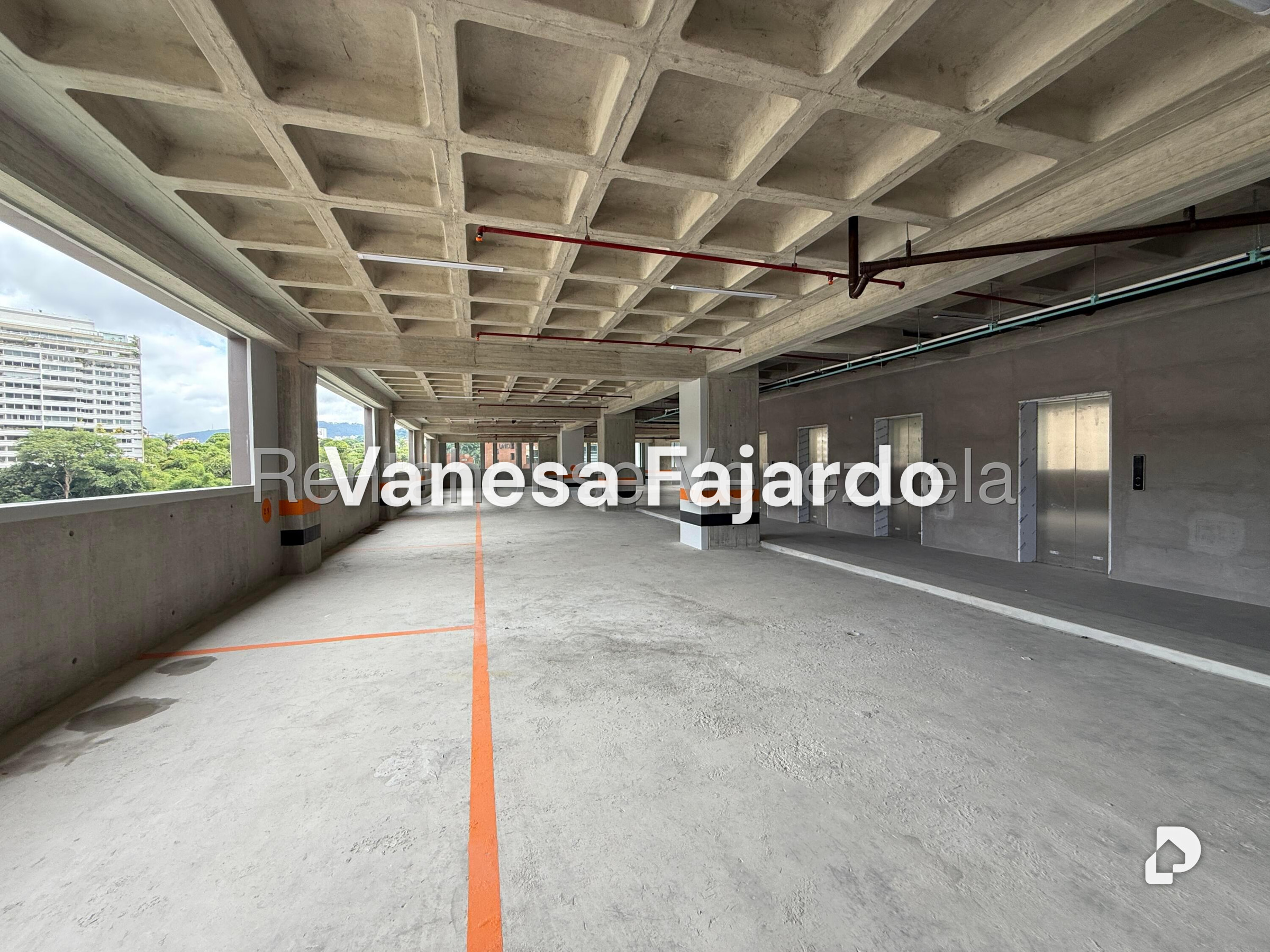 Oficina en Las Mercedes, Caracas – 24