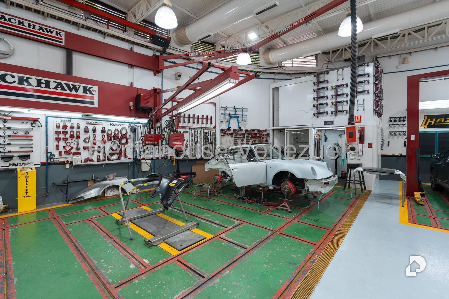 Commercial space in Los Chaguaramos, Caracas – 21