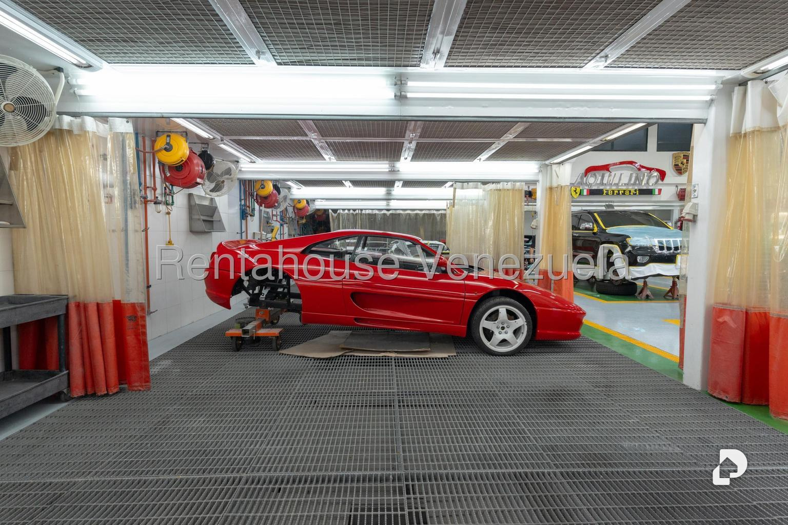 Commercial space in Los Chaguaramos, Caracas – 16