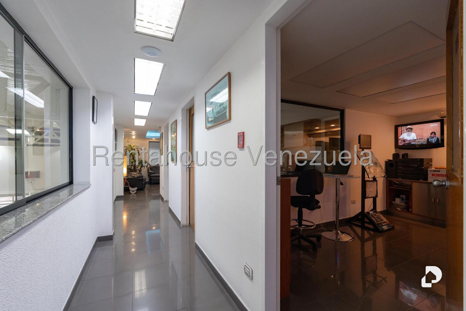 Commercial space in Los Chaguaramos, Caracas – 8