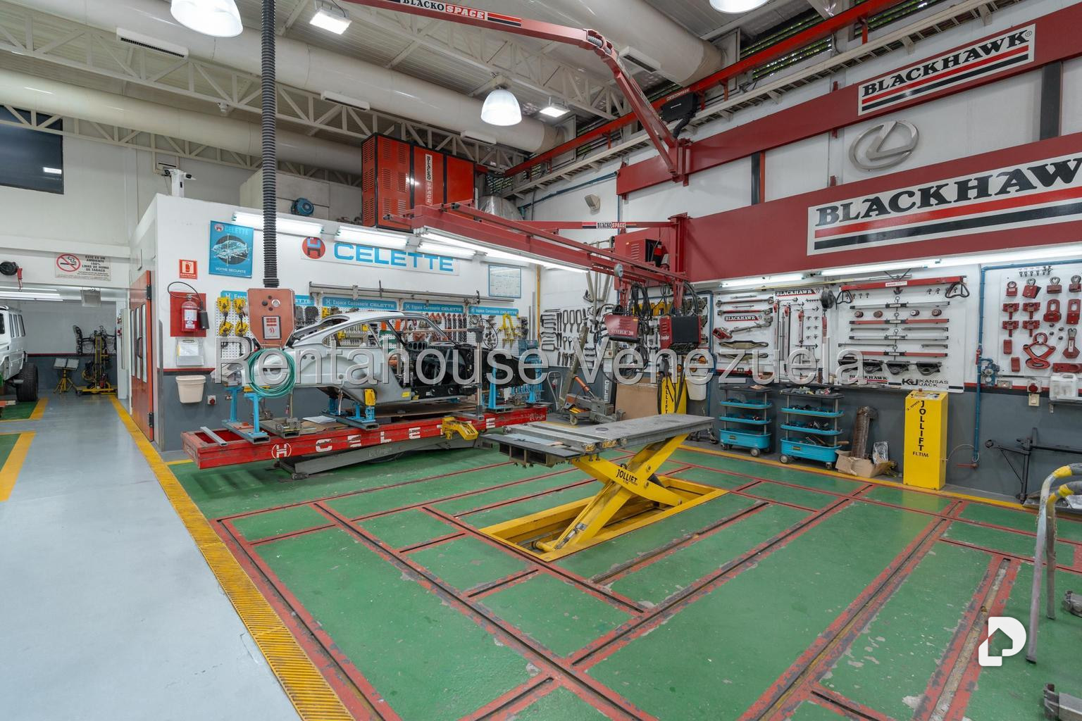 Commercial space in Los Chaguaramos, Caracas – 26