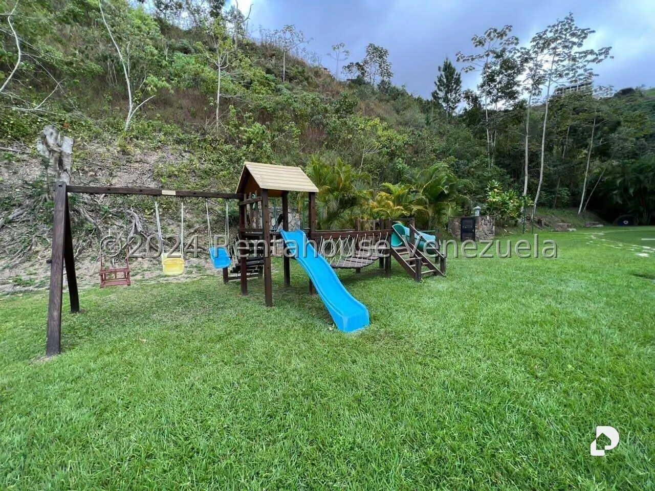 Apartamento en Lomas de La Lagunita, Caracas – 16