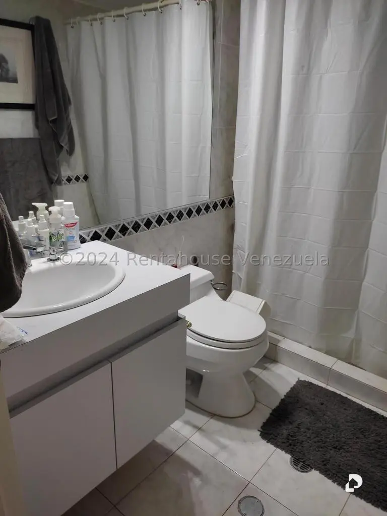Apartamento en Lomas de La Lagunita, Caracas – 13