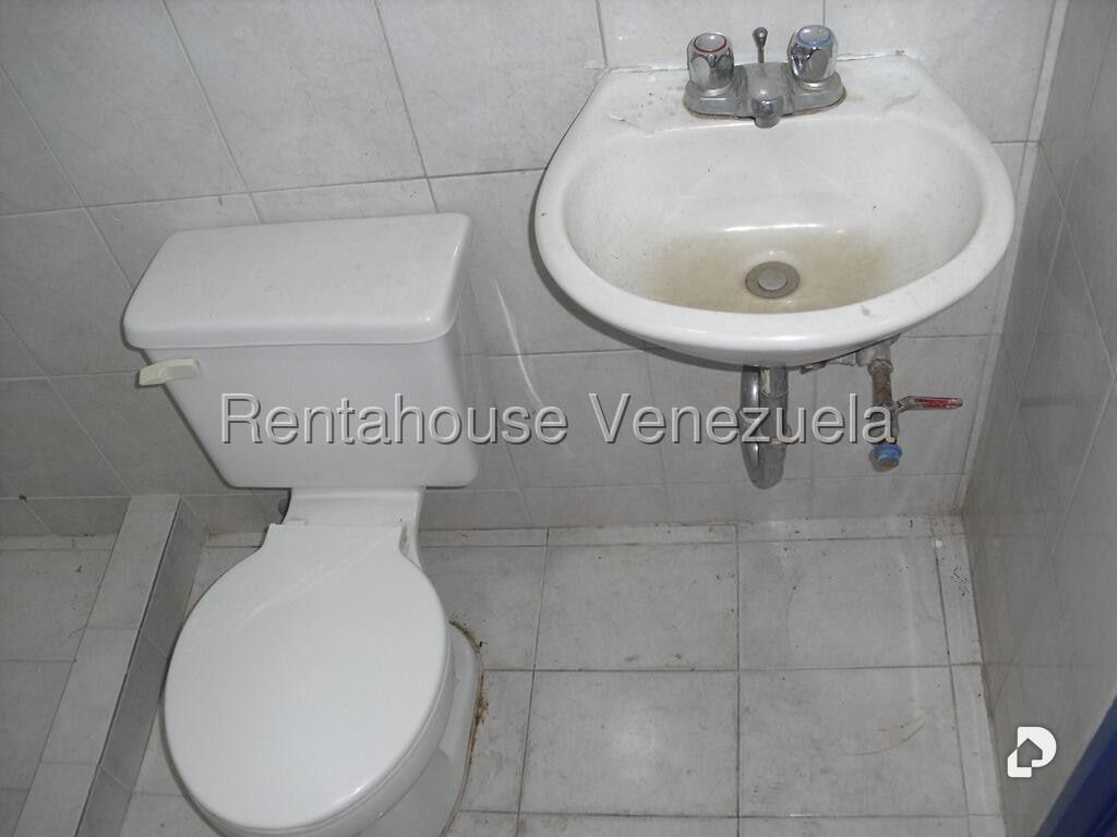 Local comercial en La Trinidad, Caracas – 18