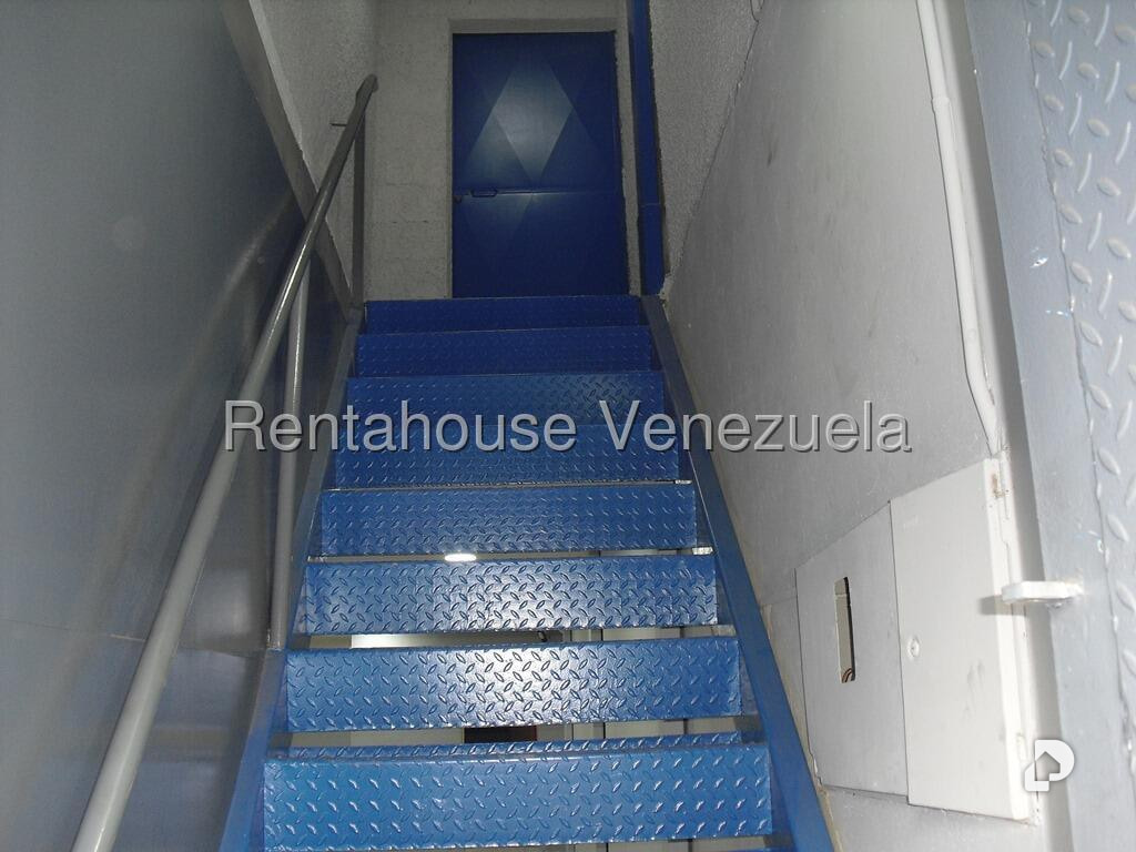 Local comercial en La Trinidad, Caracas – 12