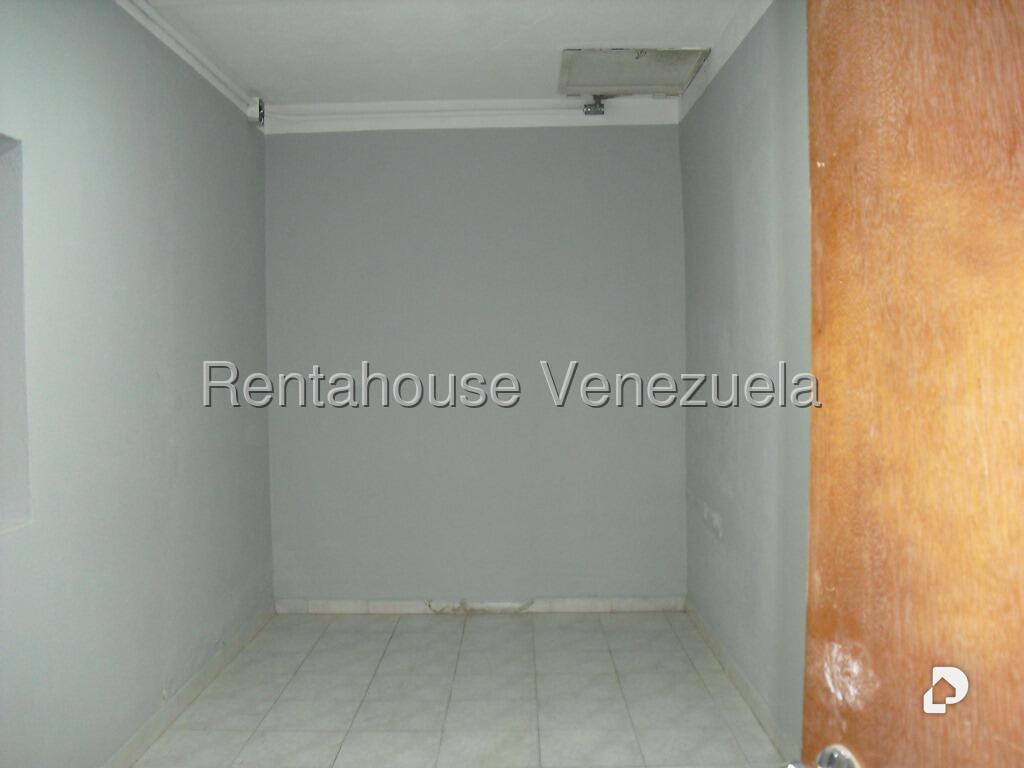 Local comercial en La Trinidad, Caracas – 4