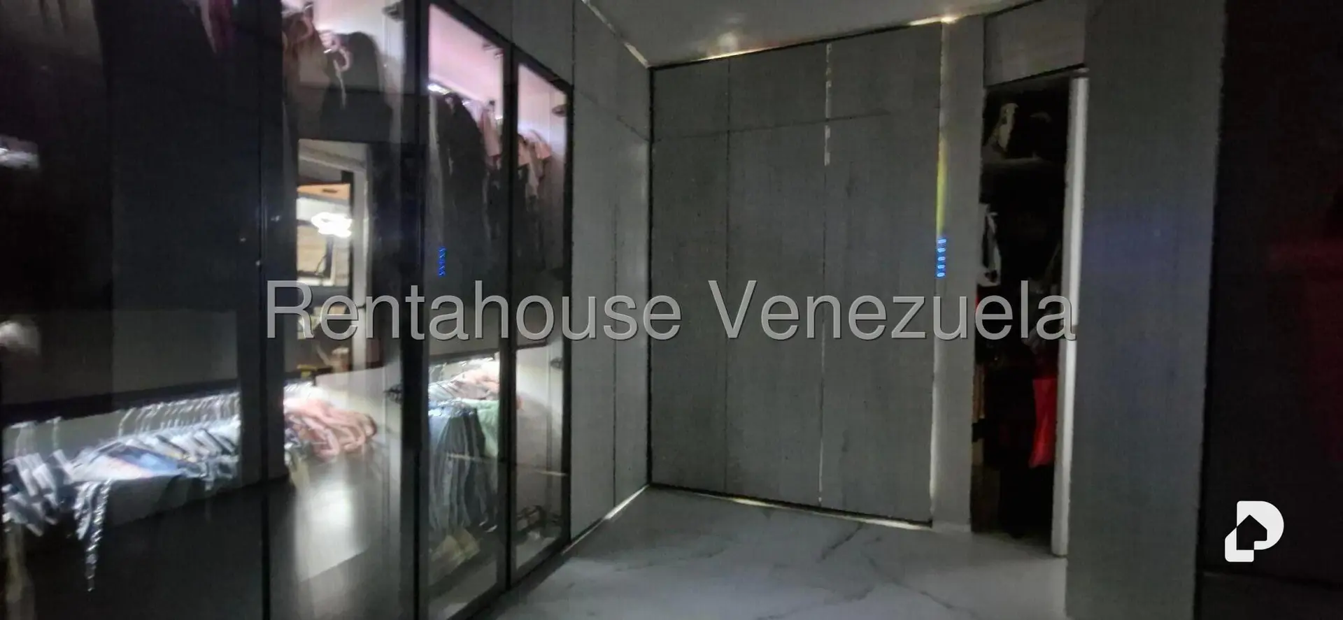 Apartamento en Los Palos Grandes, Caracas – 16