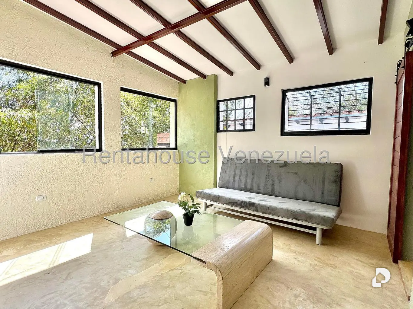 Casa en Oripoto, Caracas – 27