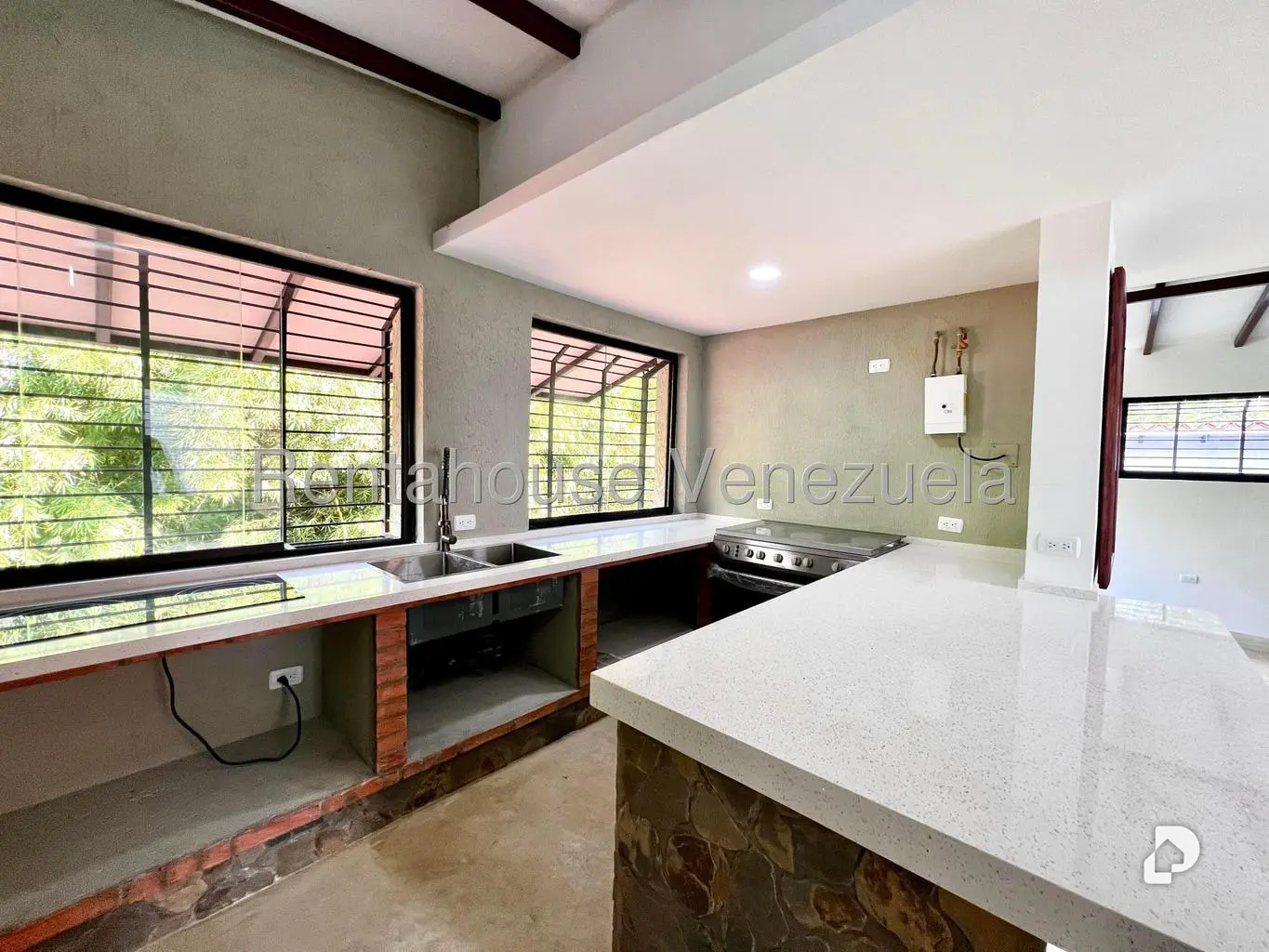 Casa en Oripoto, Caracas – 24