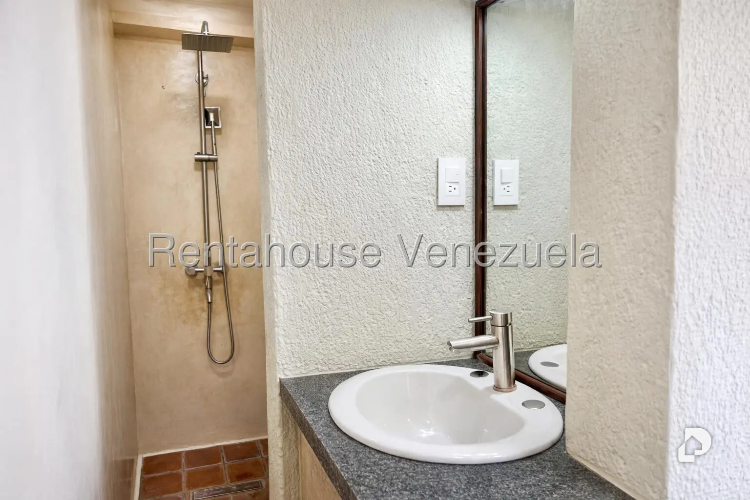 Casa en Oripoto, Caracas – 29