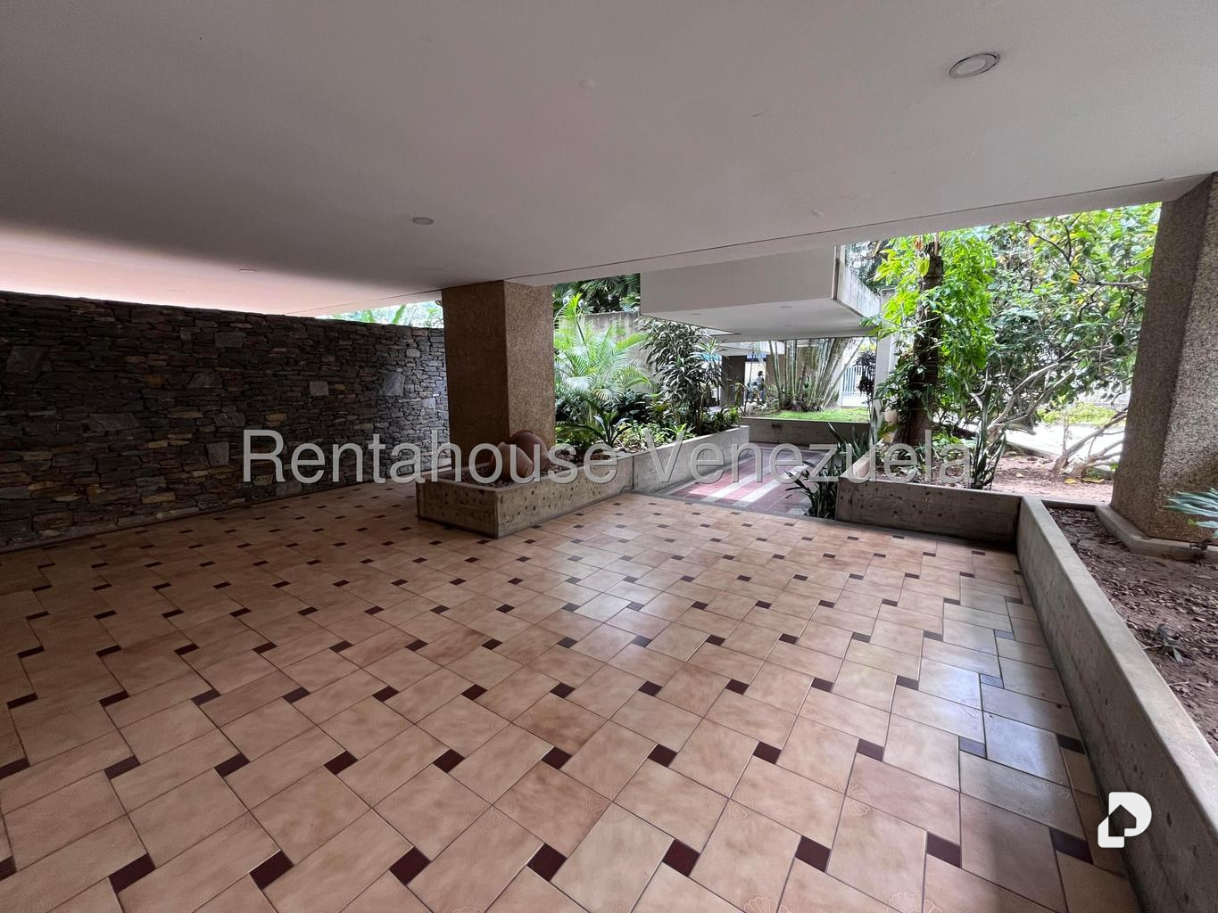 Apartamento en Los Palos Grandes, Caracas – 15