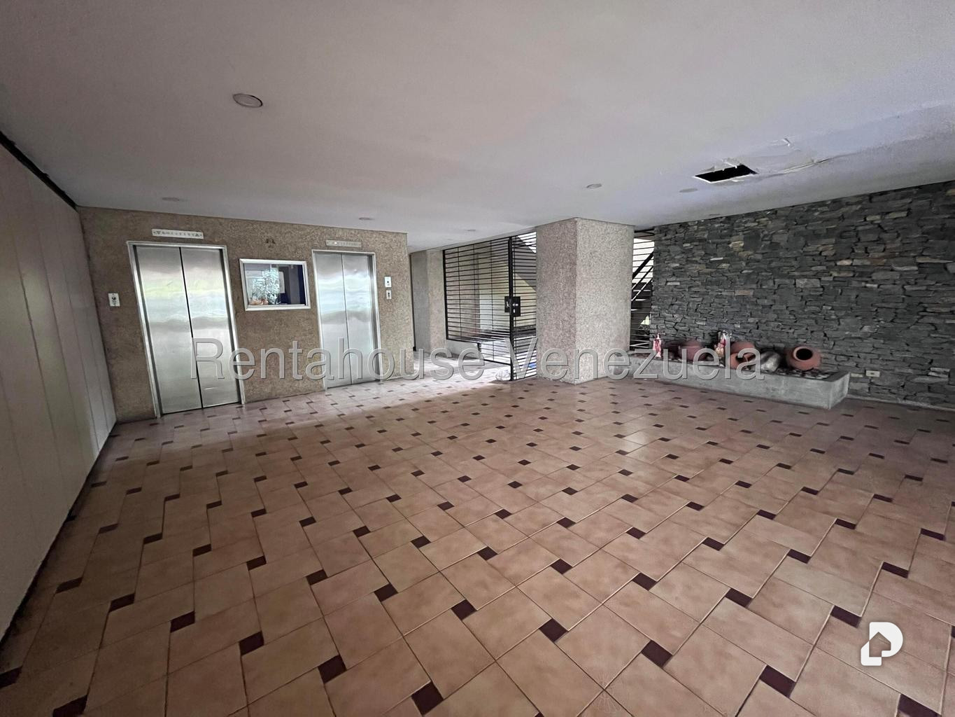 Apartamento en Los Palos Grandes, Caracas – 14