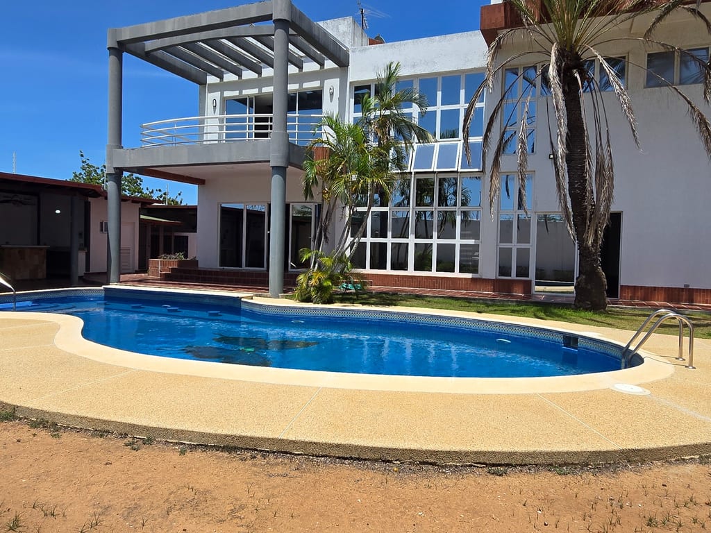 Casa en Urbanización Playa El Ángel, Porlamar - 1