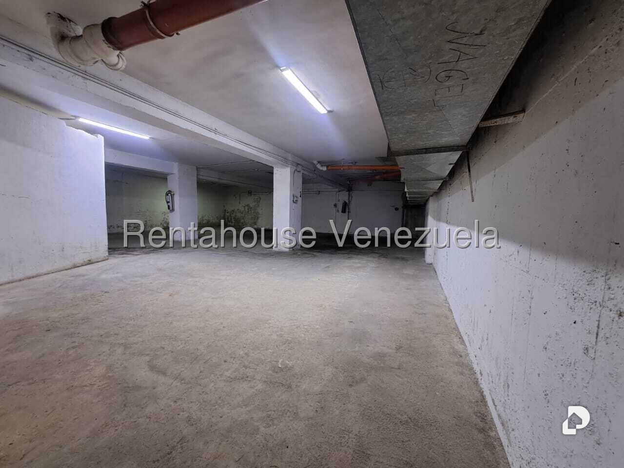 Garage/Parking in Chacao, Caracas – 23