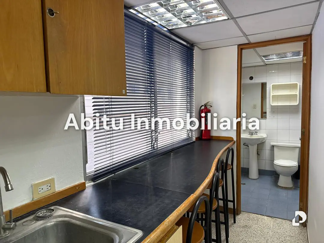 Office in La Castellana, Caracas – 9