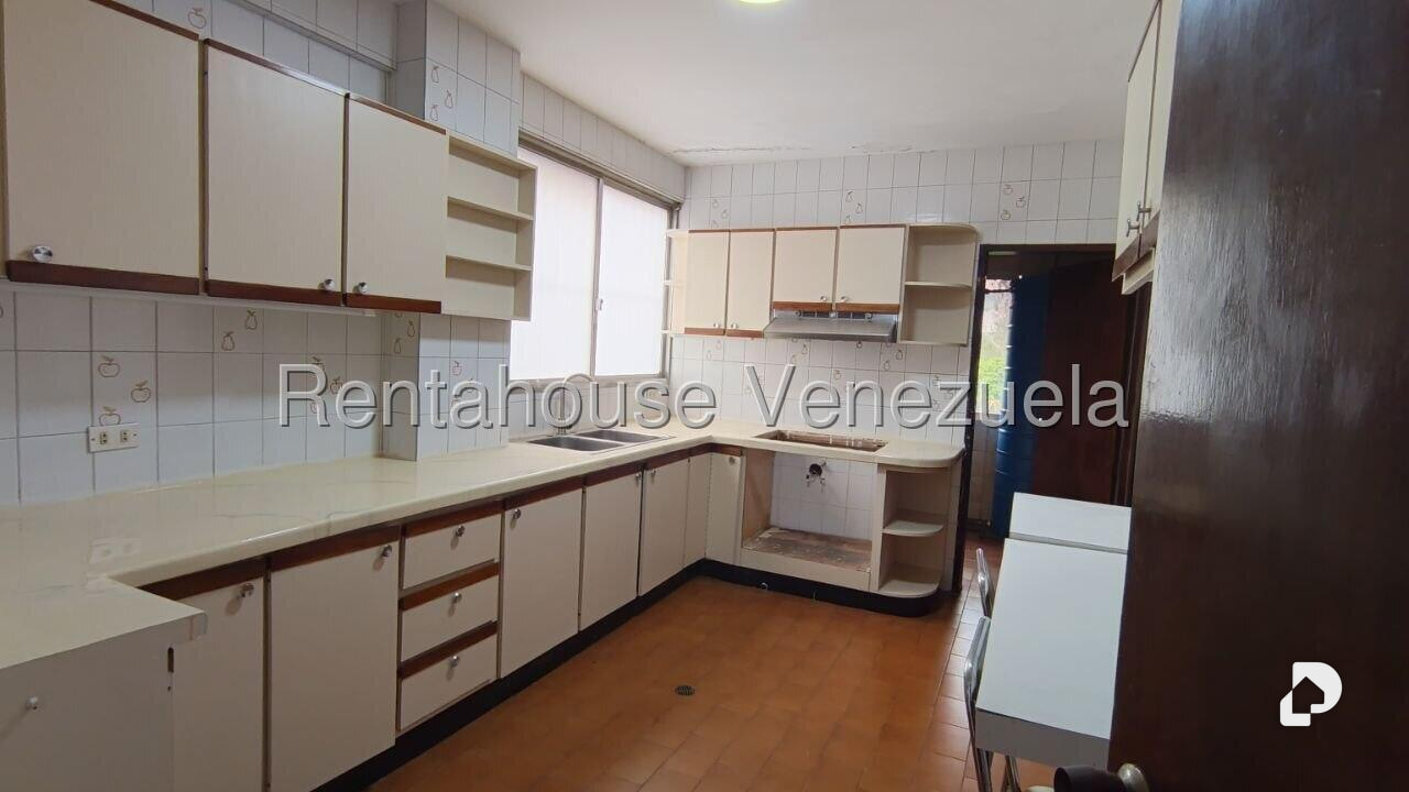 Apartamento en Lomas De La Trinidad, Caracas – 2