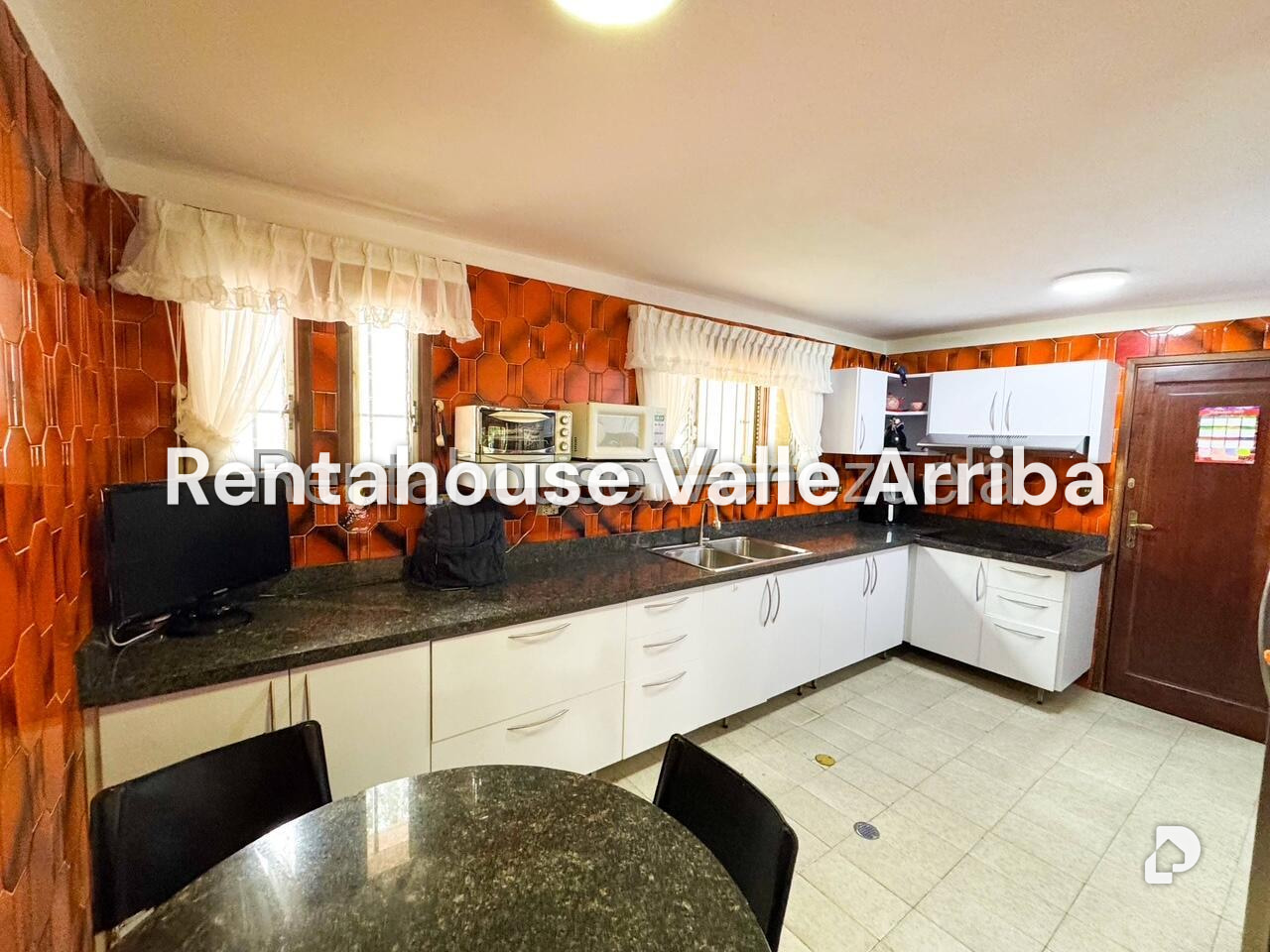 Casa en Cerro Verde, Caracas – 27