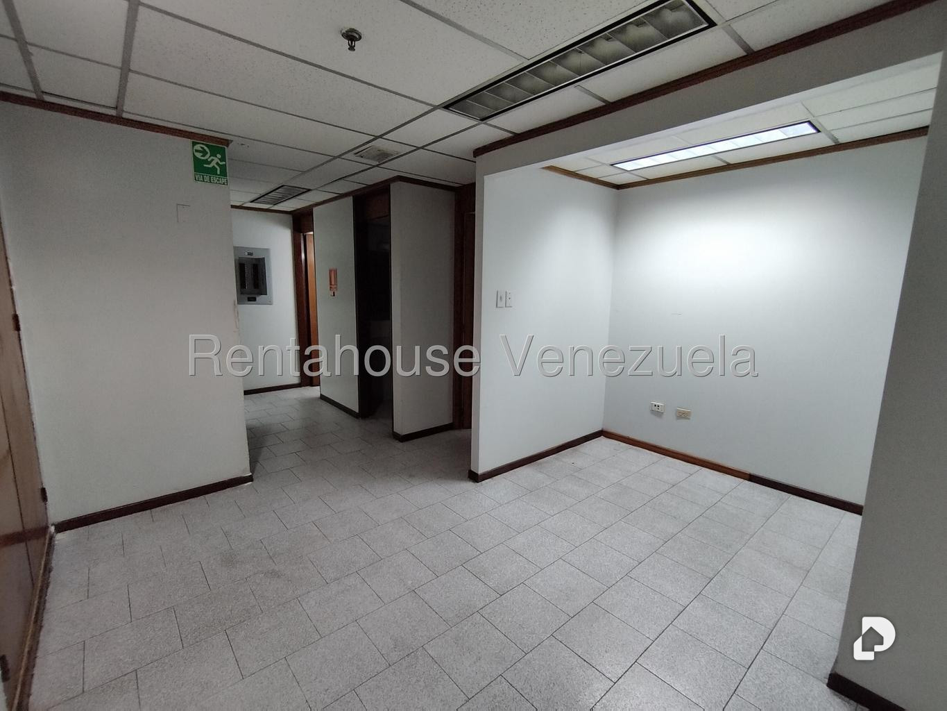 Oficina en Plaza Venezuela, Caracas – 18