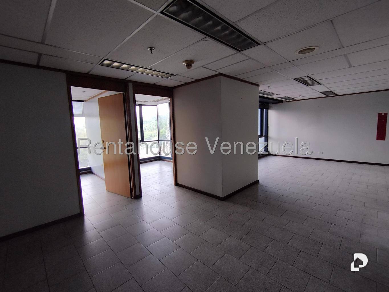 Oficina en Plaza Venezuela, Caracas – 25