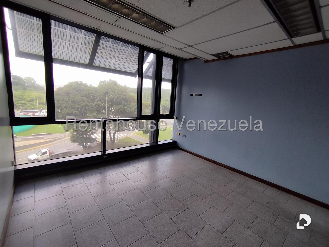Oficina en Plaza Venezuela, Caracas – 13