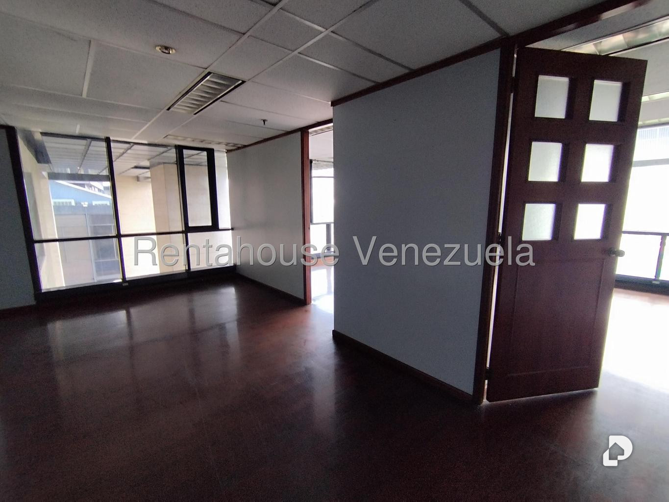 Oficina en Plaza Venezuela, Caracas – 12