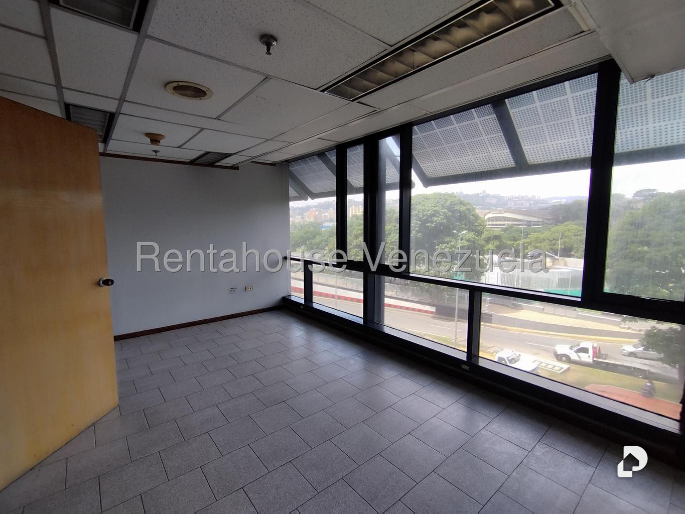 Oficina en Plaza Venezuela, Caracas – 15