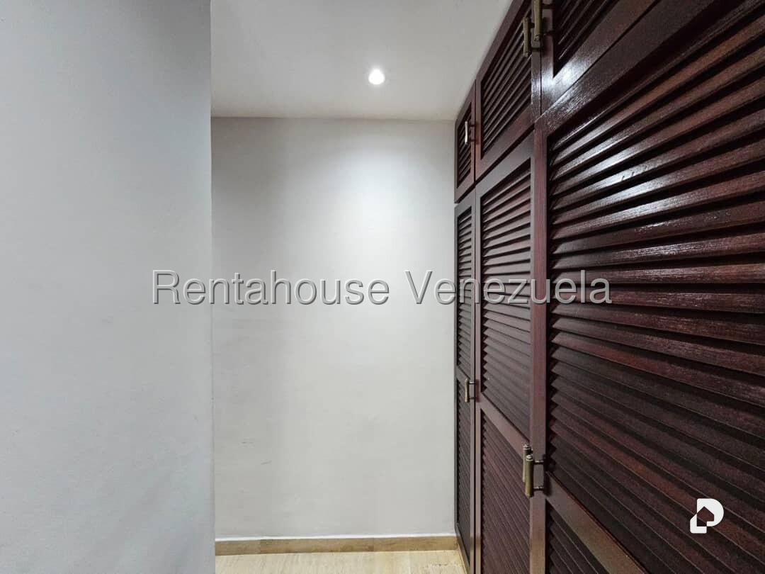 Casa en Lomas de La Lagunita, Caracas – 27