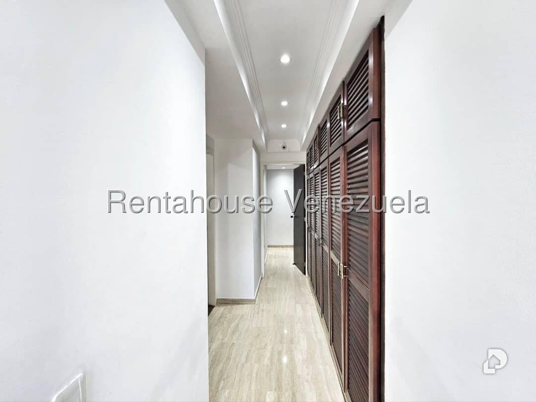 Casa en Lomas de La Lagunita, Caracas – 26