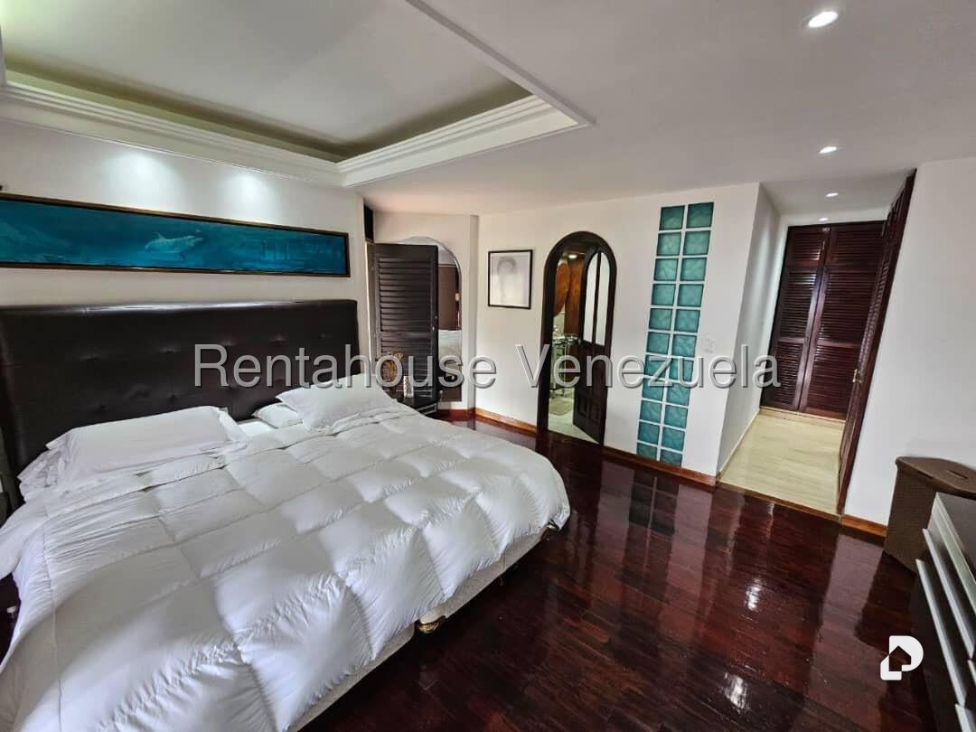 Casa en Lomas de La Lagunita, Caracas – 30