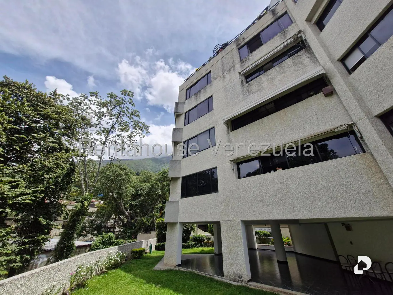 Apartamento en Los Palos Grandes, Caracas – 24
