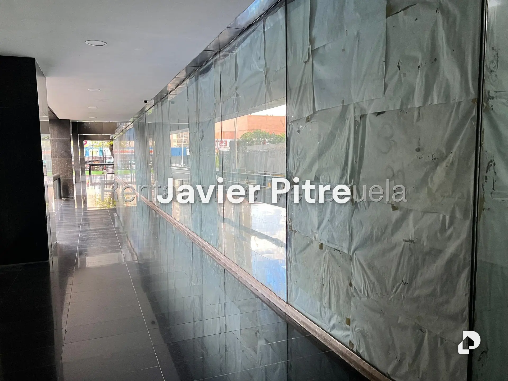 Local comercial en La California Norte, Caracas – 12