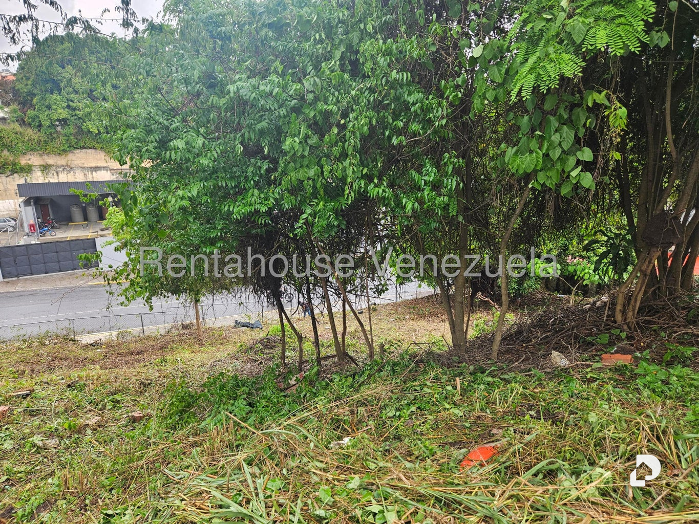 Terreno en Prados del Este, Caracas – 28