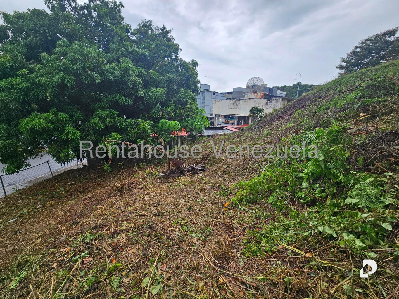 Terreno en Prados del Este, Caracas – 12