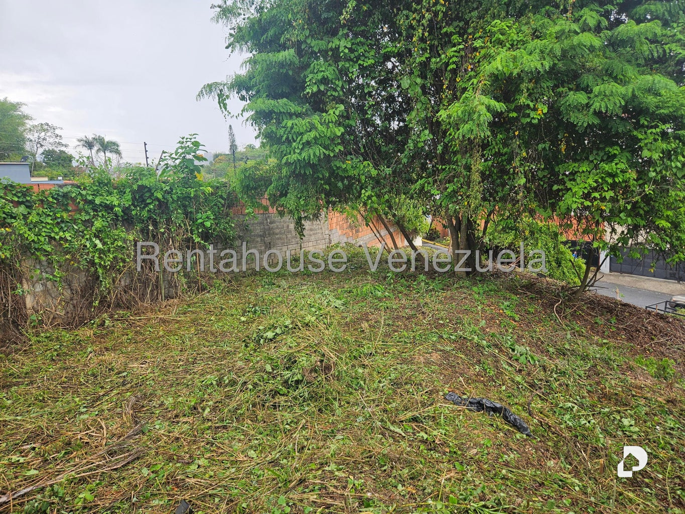 Terreno en Prados del Este, Caracas – 27