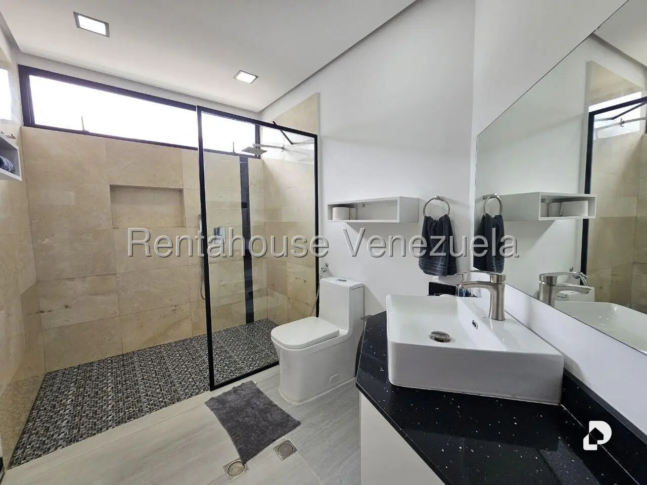 Casa en Prados del Este, Caracas – 25