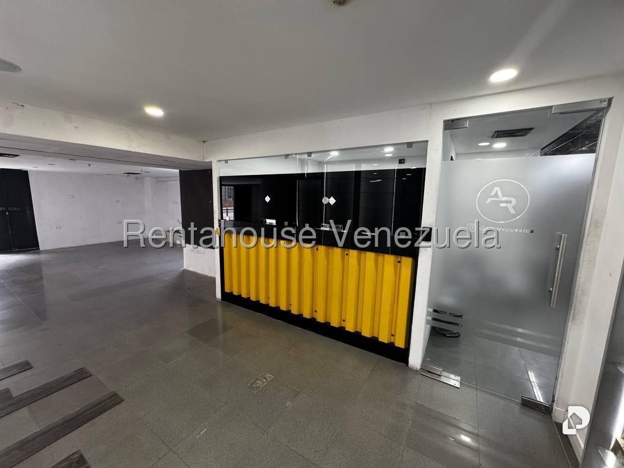 Local comercial en El Bosque, Caracas – 18