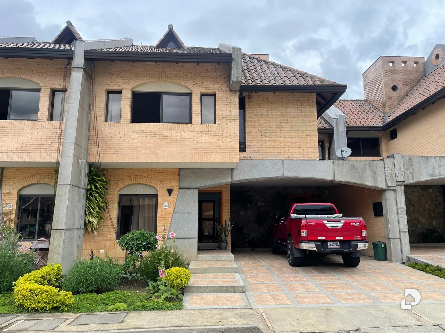 House in Altos de Santa María, Mérida – 1