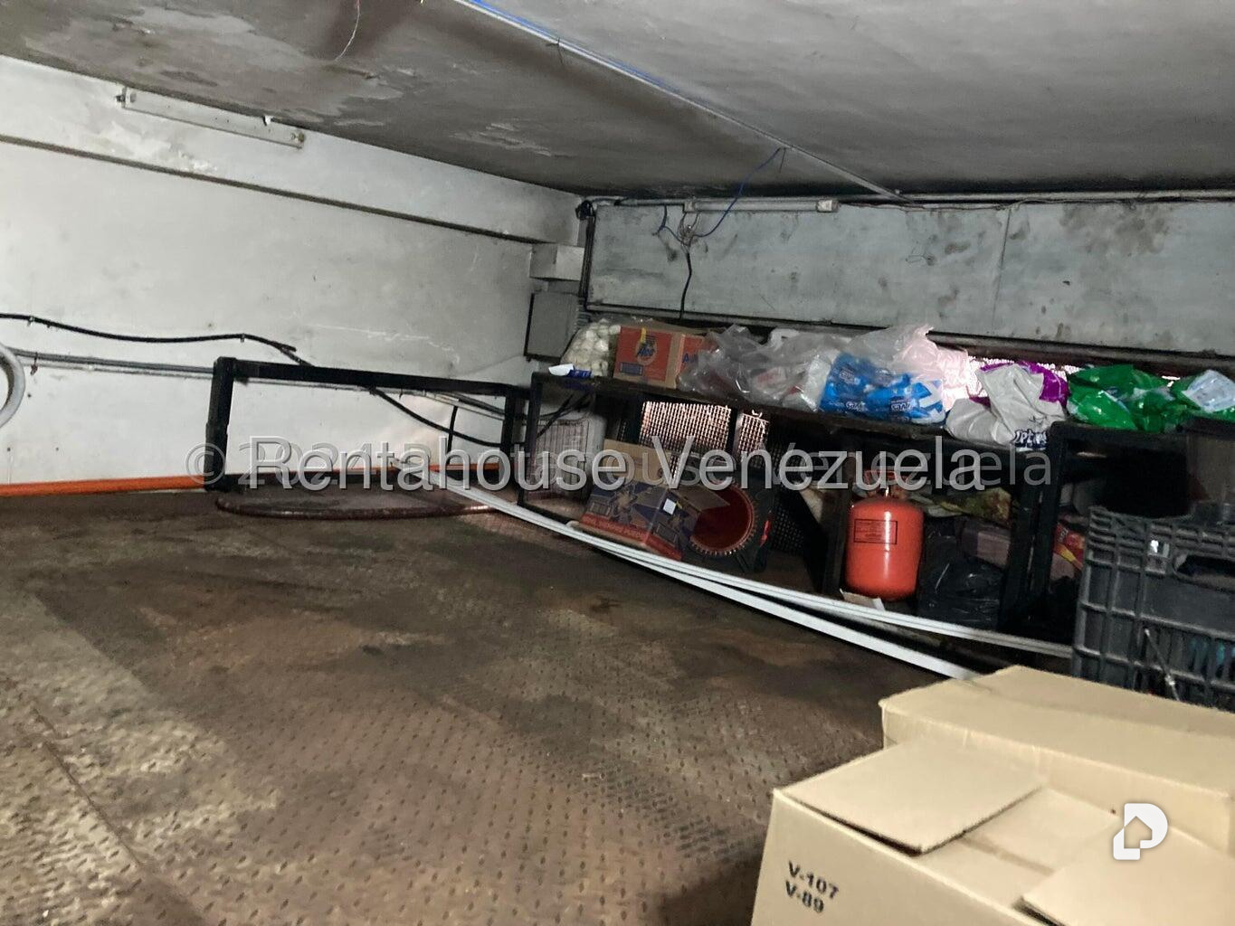 Local comercial en Parroquia La Candelaria, Caracas – 17