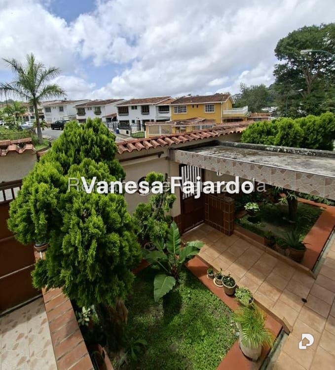 Casa en La Arboleda, San Antonio de Los Altos – 2