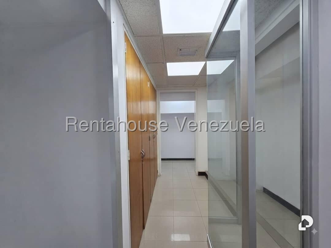 Local comercial en Las Mercedes, Caracas – 29