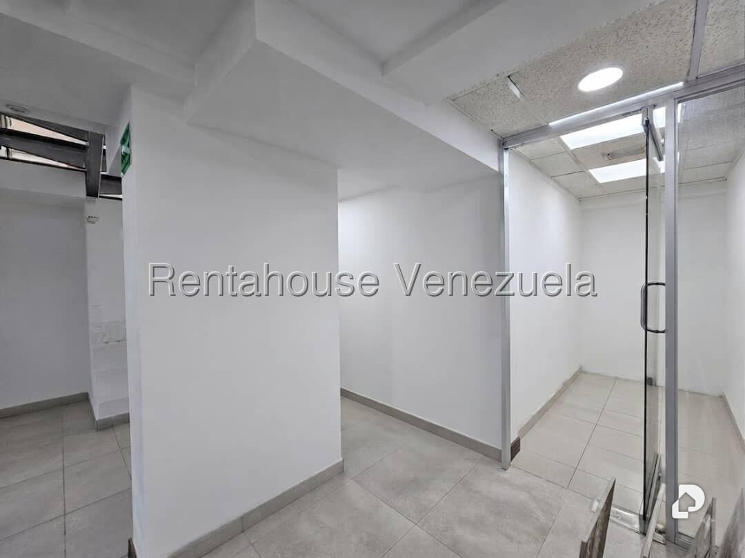 Local comercial en Las Mercedes, Caracas – 19