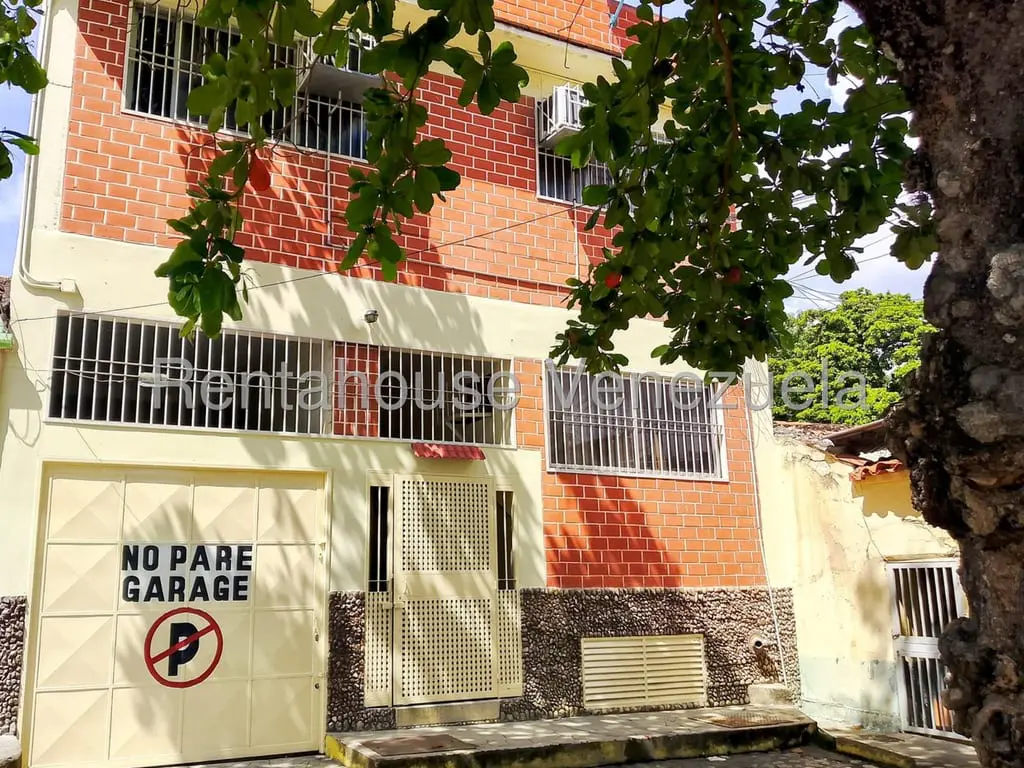 Building in Guarenas - 1