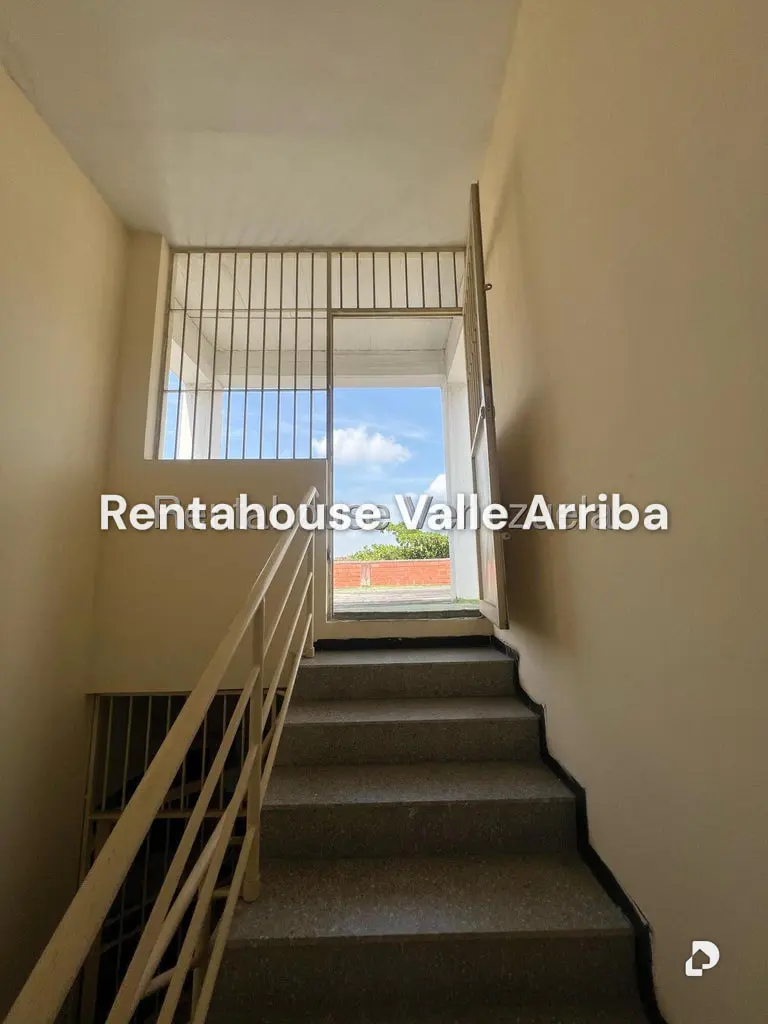 Building in Guarenas – 28
