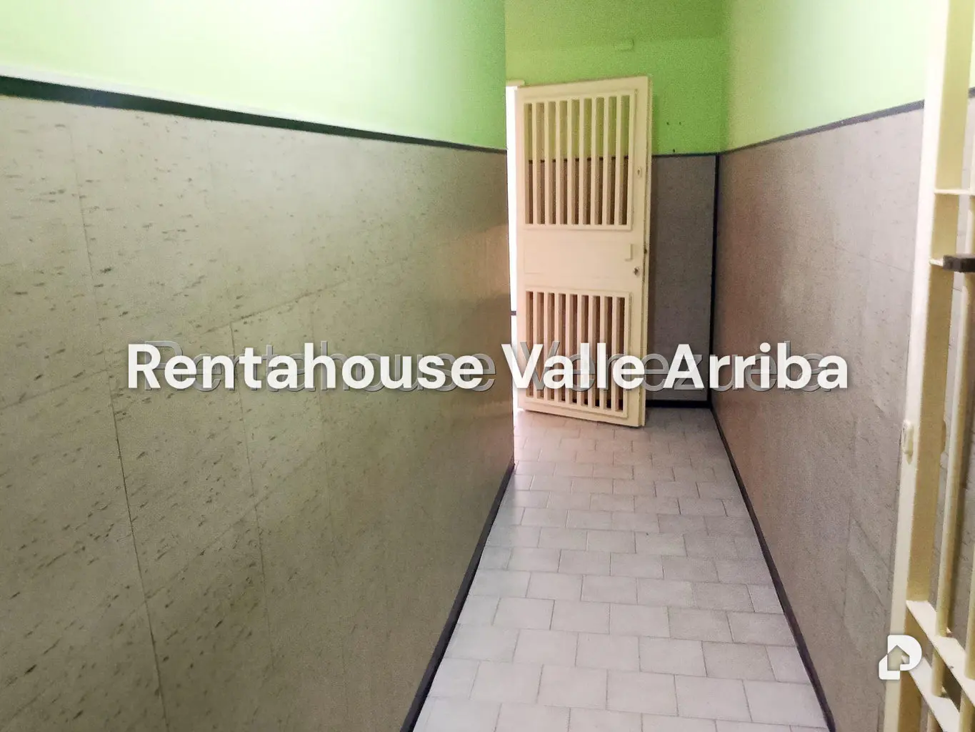 Building in Guarenas – 10