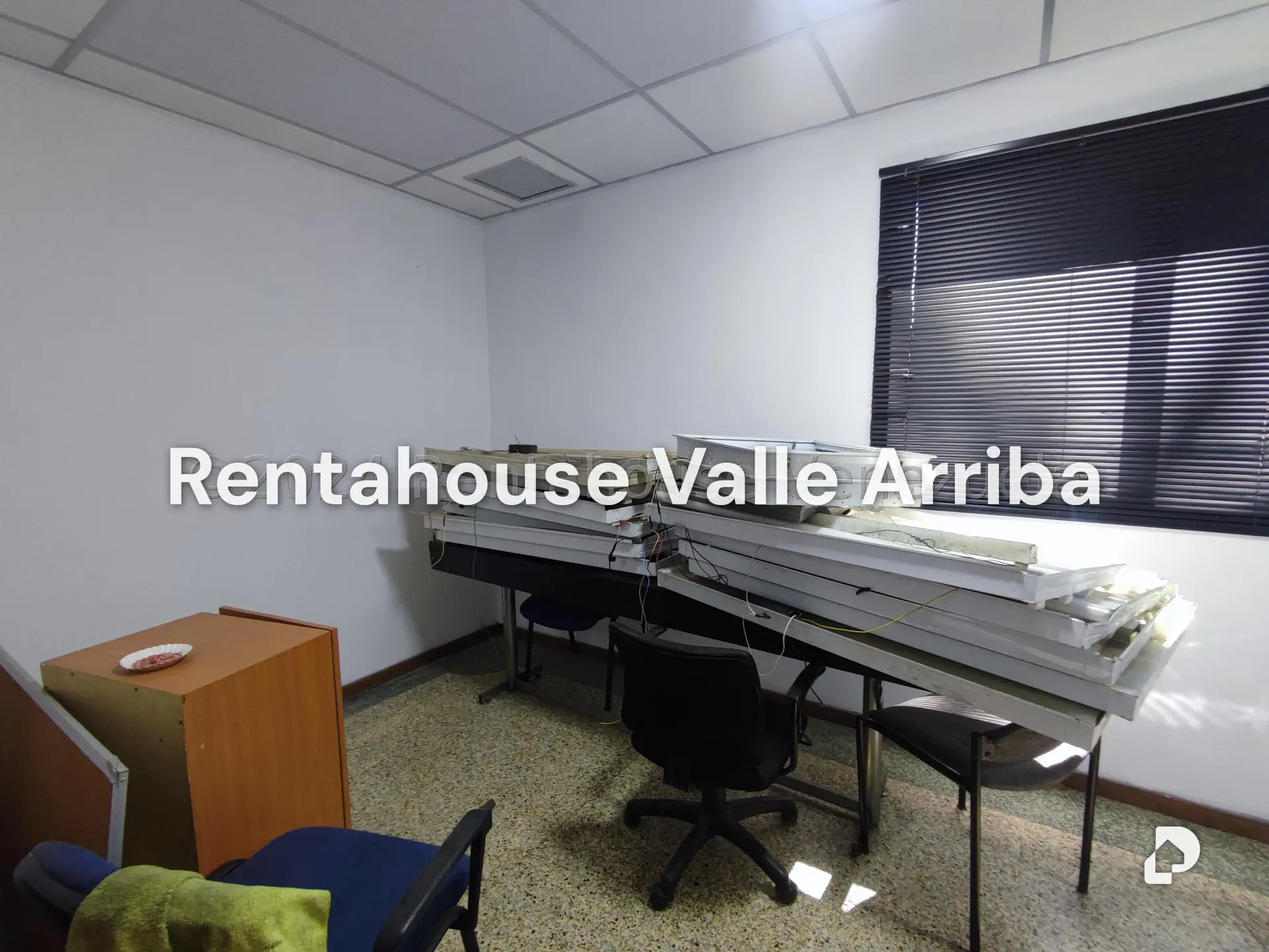 Local comercial en Los Chaguaramos, Caracas – 24
