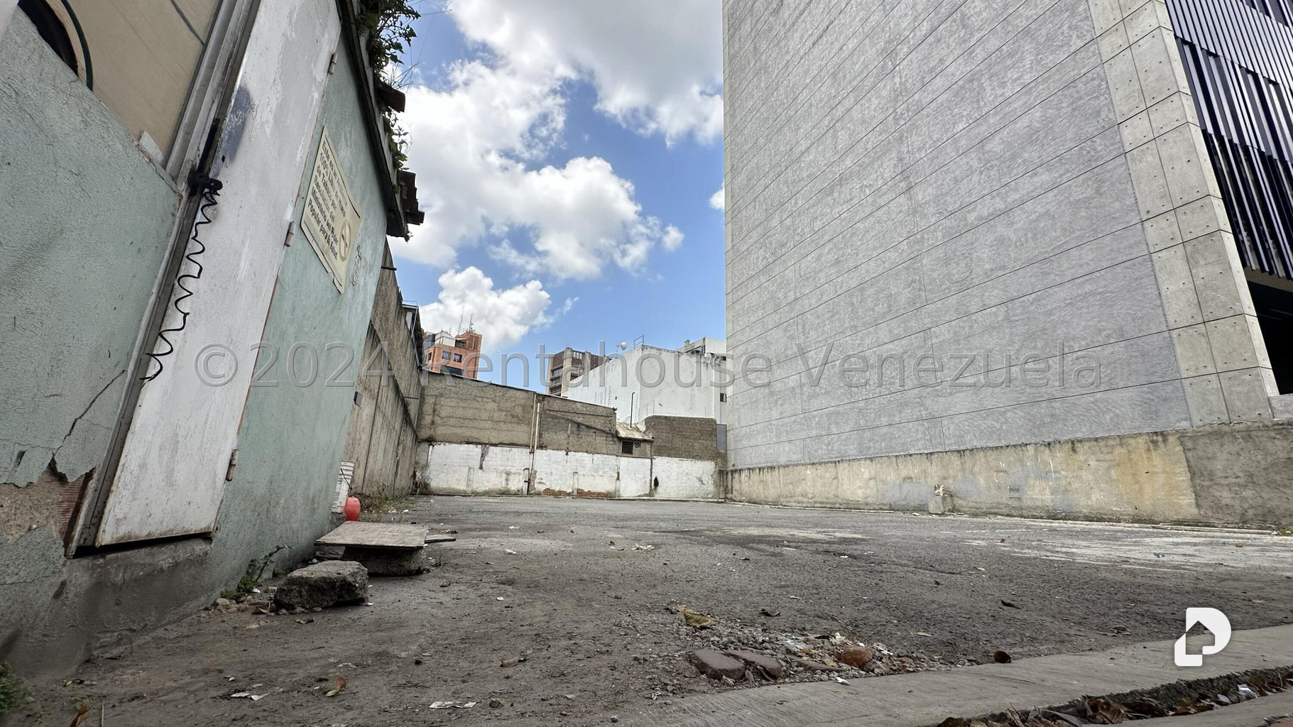 Terreno en Las Mercedes, Caracas – 1