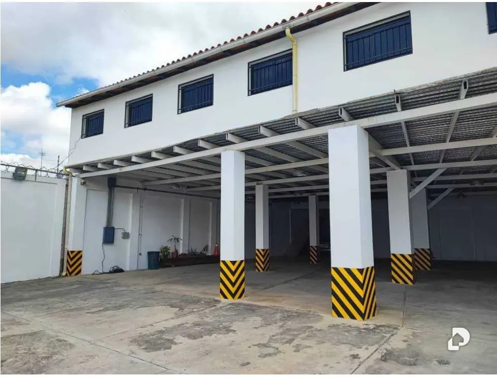 Galpón en Club Hípico, Altos Mirandinos – 1