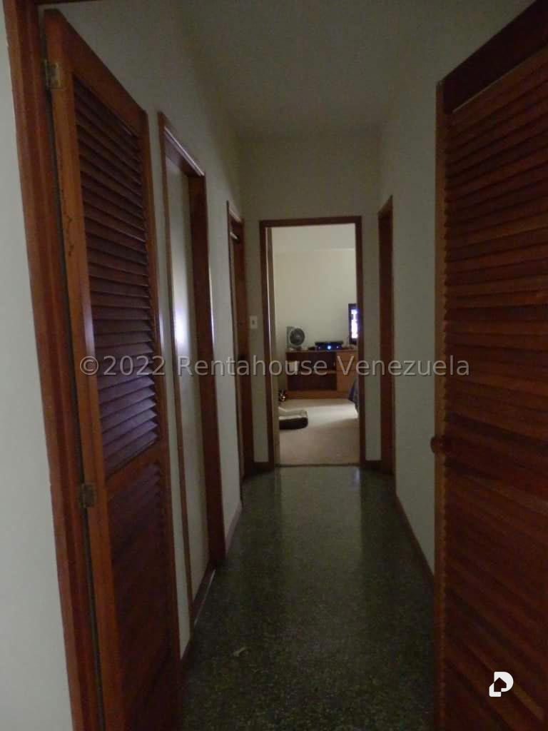 Edificio en La Florida, Caracas – 23