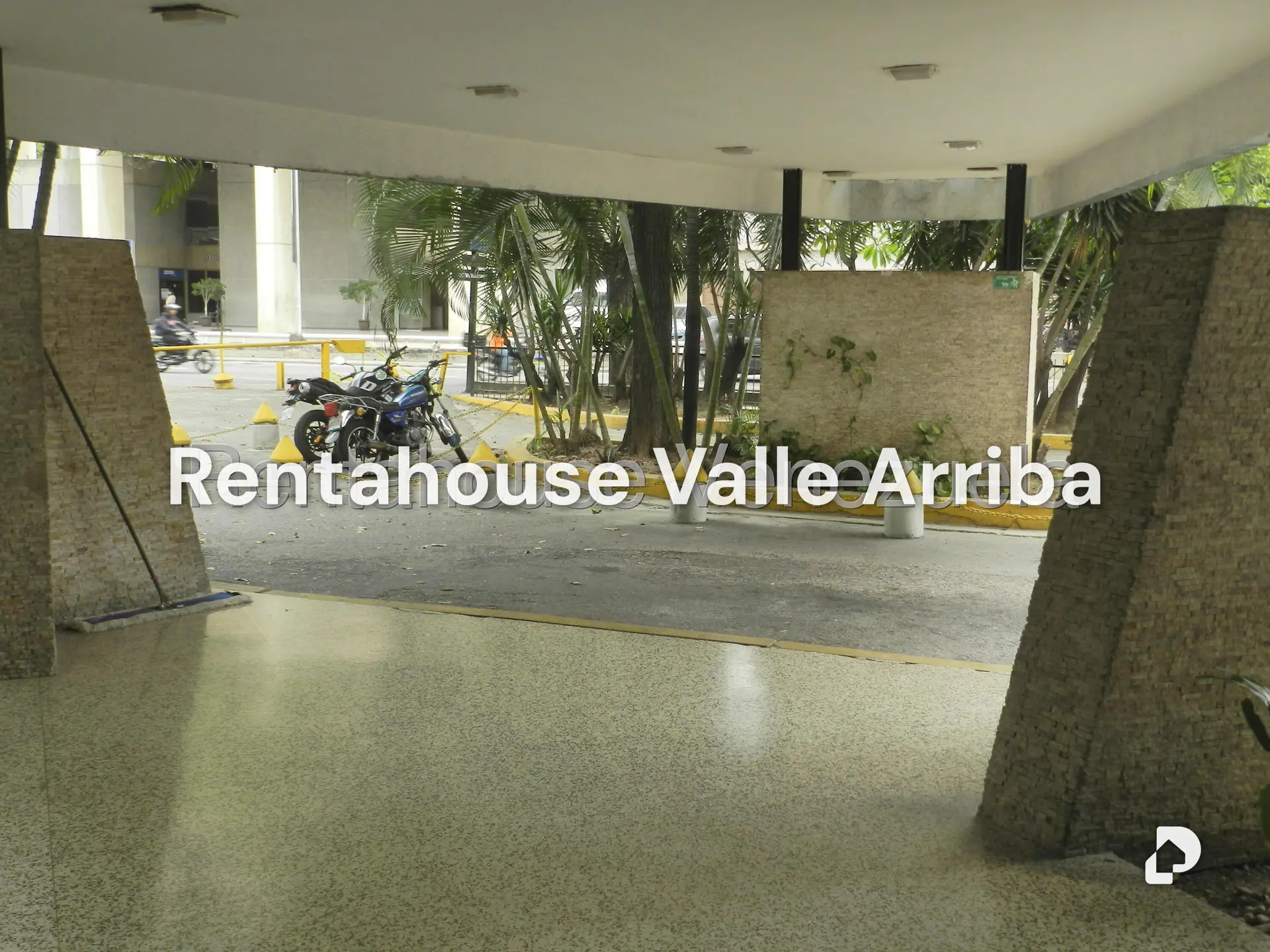 Oficina en Las Mercedes, Caracas – 26
