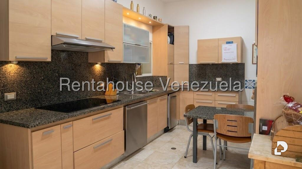 Casa en Altamira, Caracas – 10